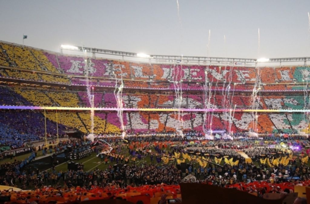 ‚Believe in Love’ lautete das Motto der farbprächtigen Show des 50. Super Bowls.