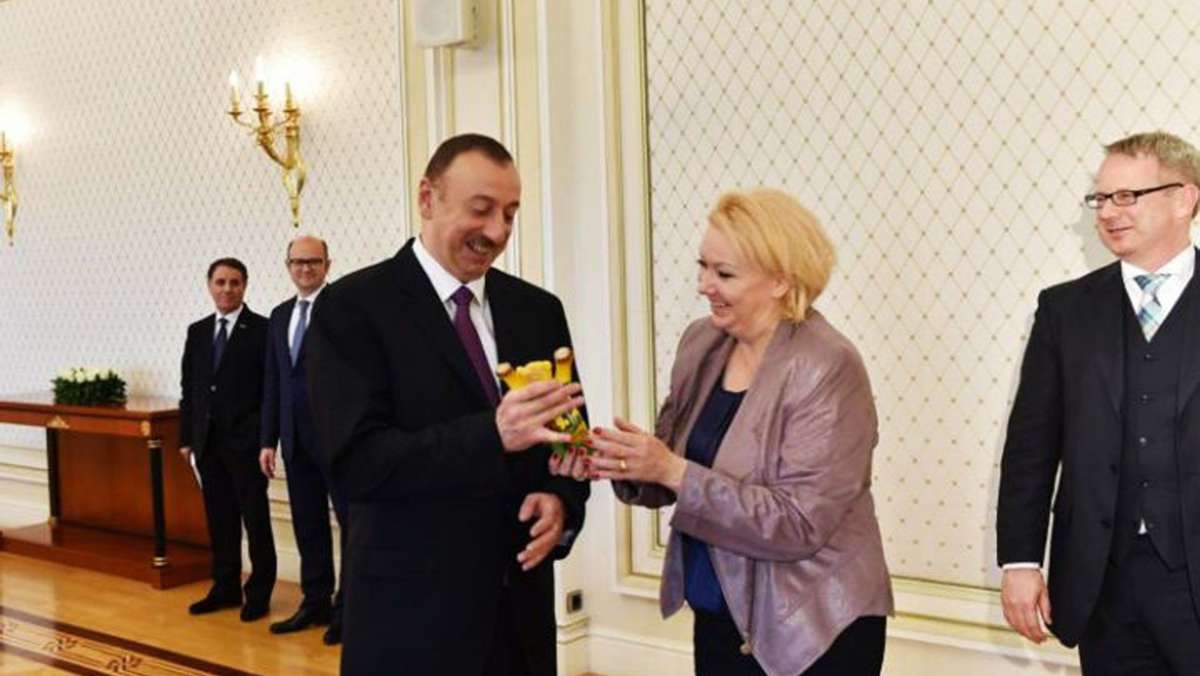  Die CDU-Bundestagsabgeordnete Karin Strenz litt unter der Aserbaidschan-Affäre. Nun gibt es neue Augenzeugenberichte über ihren Urlaub nach Kuba und ihren Rückflug nach Deutschland. Sie machen ihren Tod nicht weniger rätselhaft. 