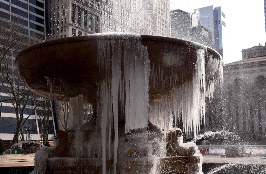 New Yorks Bürgermeister Bill de Blasio rief die Menschen auf, soweit wie möglich zu Hause zu bleiben.