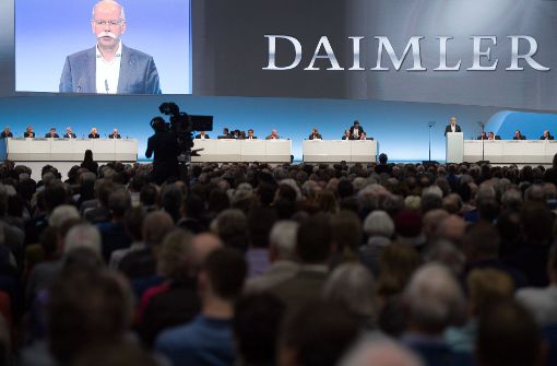 Die Daimler-Aktionäre sorgen sich wegen der Negativschlagzeilen nach möglichen Manipulationen bei Daimlers Dieselfahrzeugen. Foto: dpa