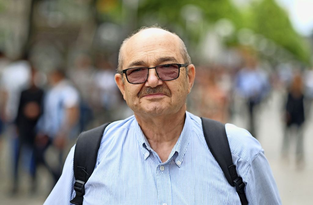 Albert Frey (68), Marbach, Rentner: „Als Rentner habe ich ein Dauerticket für die Öffentlichen. Früher war ich jahrelang in Stuttgart tätig. Die Parkplatzsuche ist vergeblich, die Parkhäuser sind zu teuer. Ich verstehe nicht, warum sich die Einzelhändler nicht wehren.“