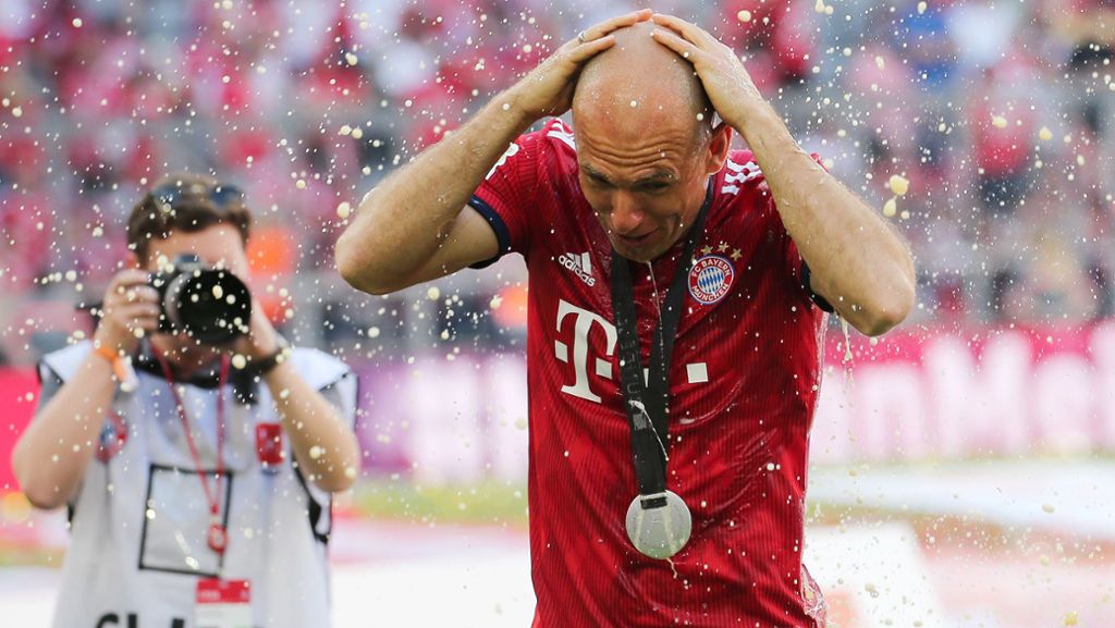 Arjen Robben: Ex-Bayern-Profi wird für guten Zweck zum Schwimmer