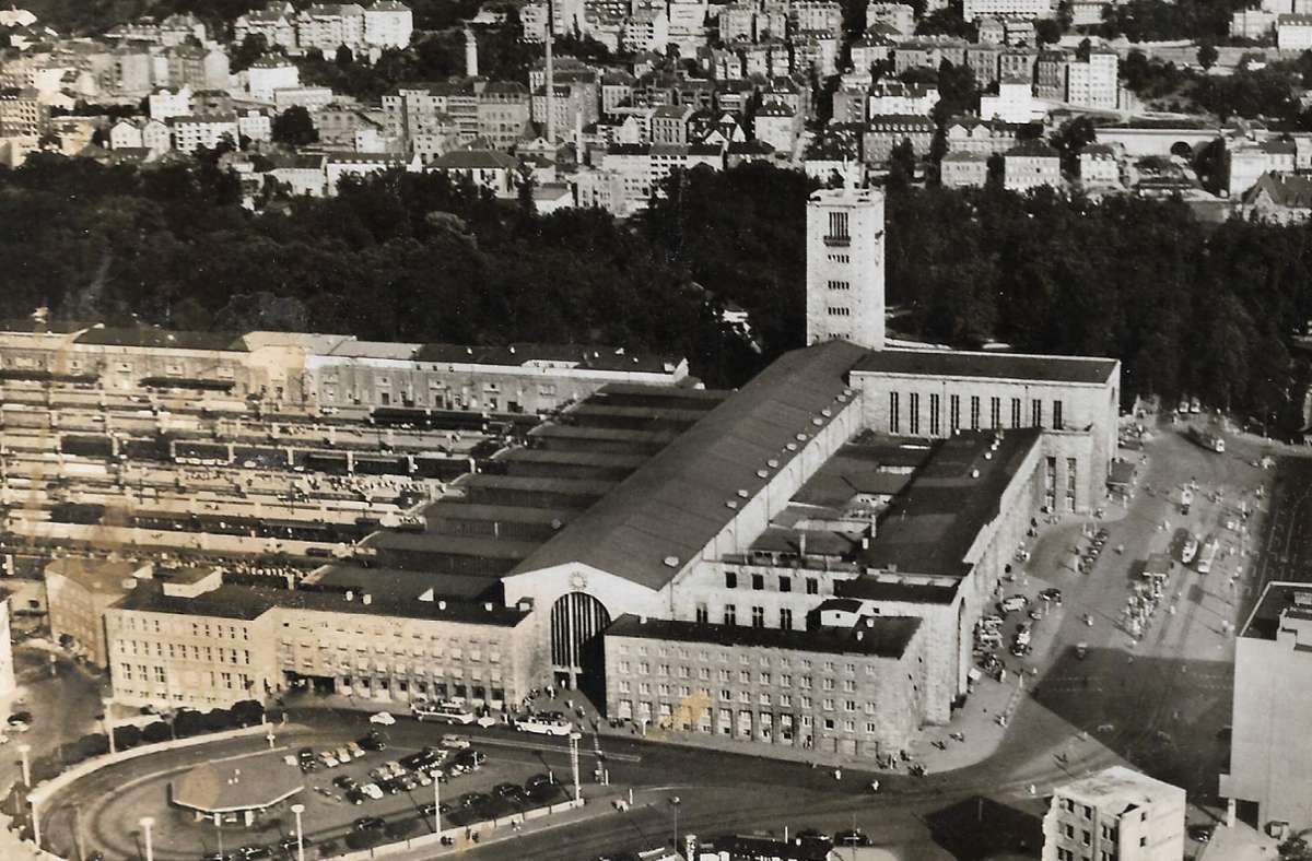 Luftbild vom Bahnhof in frühen Jahren