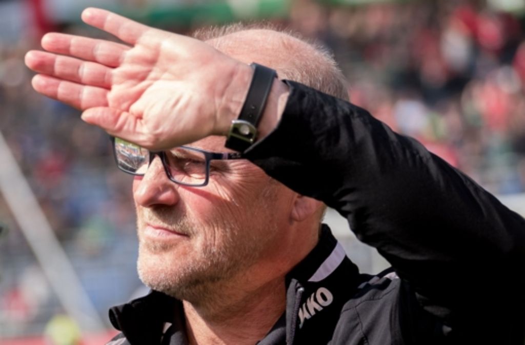 Thomas Schaaf ist mit Hannover 96 nicht mehr aus dem Tabellenkeller herausgekommen. Foto: dpa