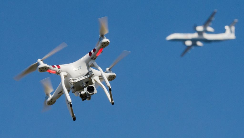  Und wieder kam es an einem Flughafen in London zu einer Störung durch Drohnen: Für eine Stunde wurden alle Abflüge von Heathrow gestoppt. 