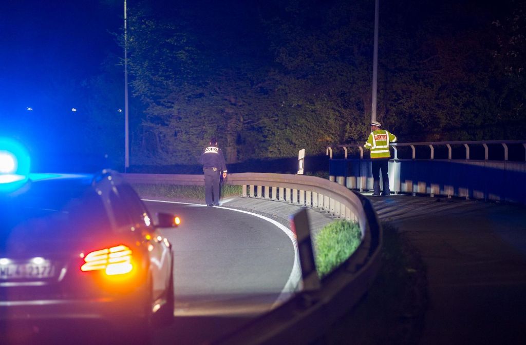 Die Polizei und ein Audi-Fahrer haben sich in der Nacht auf Mittwoch eine spektakuläre Verfolgungsjagd geliefert.