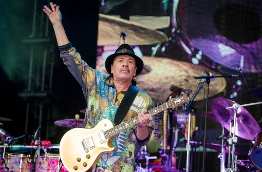 Carlos Santana hat das Publikum mit seinem Auftritt auf dem Stuttgarter Schlossplatz begeistert. Foto: dpa