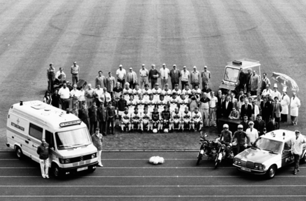 1982/83: Platz 3. Für das Mannschaftsfoto wurde damals einiges aufgefahren.