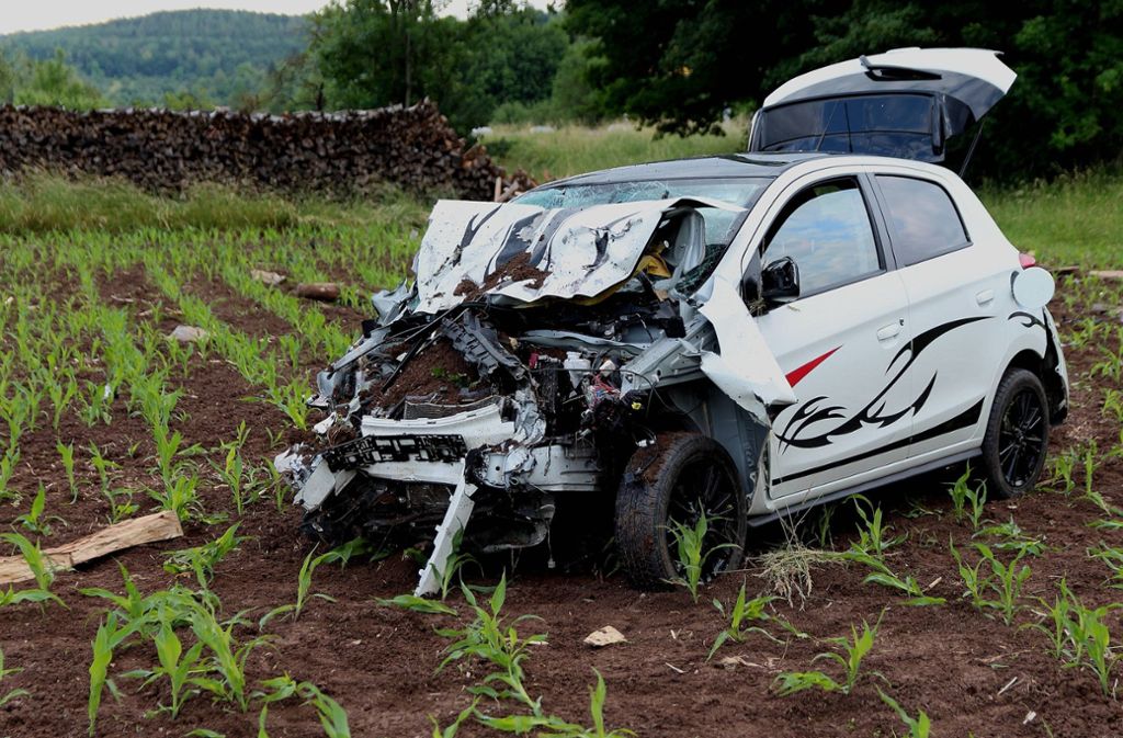 Der Fahrer des Mitsubishi wurde bei dem Unfall schwer verletzt.