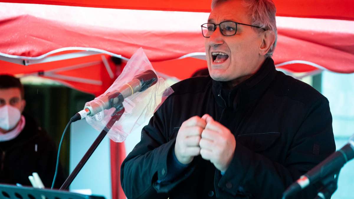  Die Linke ist in den Landtagswahlkampf gestartet und will vor allem enttäuschte Grünen-Wähler einfangen. Der Bundesvorsitzende Bernd Riexinger stärkt den vier Kandidaten in der Stadt den Rücken. 