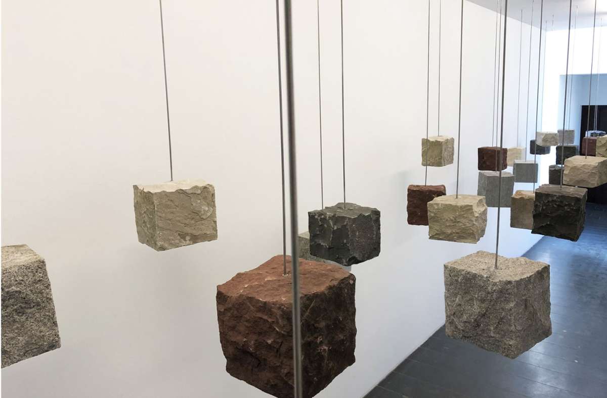 Nadja Adelmanns Installation Stone Heads aus dem Jahr 2018.