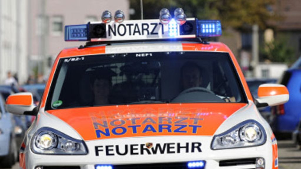  Während einer Auseinandersetzung am frühen Sonntagmorgen in Nürtingen wird ein 22-Jähriger durch einen Messerstich in den Bauch verletzt. Diese und weitere Meldungen der Polizei aus der Region. 