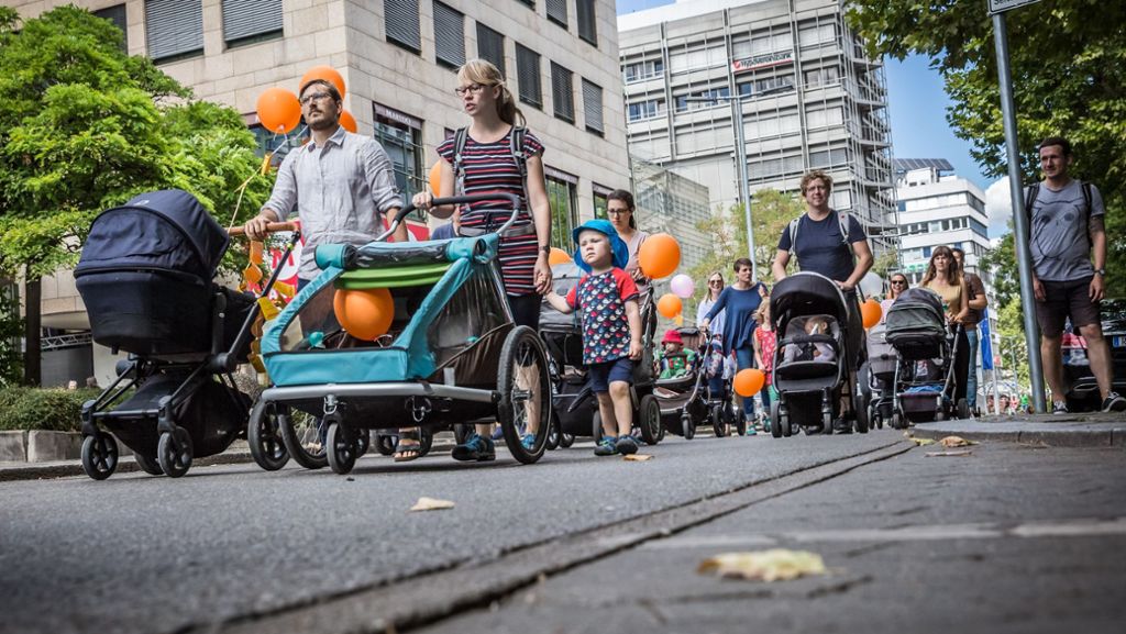 Kinderkarawane in Stuttgart: Eltern machen auf Hindernisse für Kinderwagen aufmerksam