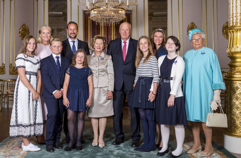 August 2018: Neun Jahre musste Harald von Norwegen seinerzeit kämpfen, bis er gegen den Willen seiner Familie die bürgerliche Sonja Haraldsen heiraten durfte. Sein Durchhaltevermögen hat sich gelohnt – am 29. August feiert das norwegische Königspaar Goldene Hochzeit.