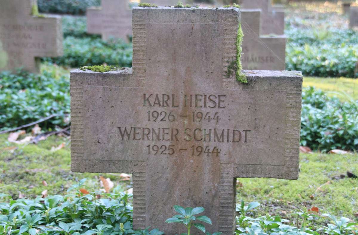 Als Deserteur erschossen, auf dem Alten Friedhof begraben: Karl Heise und Werner Schmidt, der zusammen mit Heise aus der Kaserne geflüchtet war und mit ihm hingerichtet wurde.