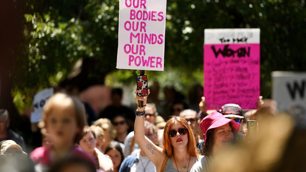 „Million Women March“ startet in Australien: Tausende Frauen demonstrieren gegen Trump