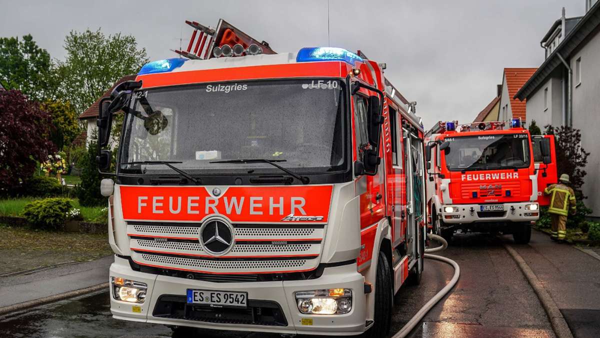 Einsatz in Esslingen: Blitz entfacht Brand in Wohnhaus