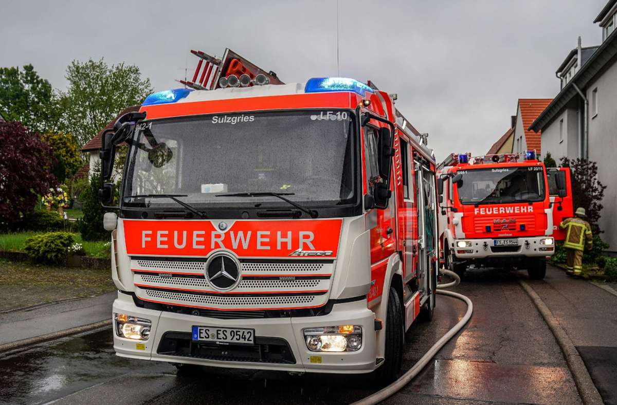 Die Feuerwehr hat einen Schwelbrand in einem Wohnhaus in Esslingen gelöscht. Foto: SDMG/SDMG