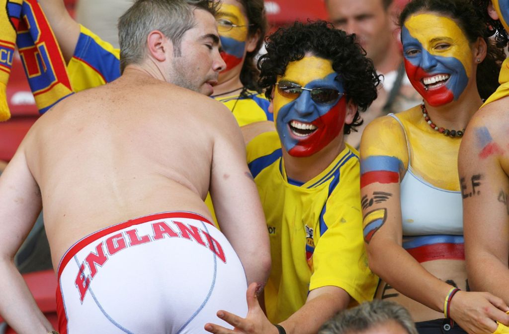 Ein englischer Fan zeigt ecuadorianischen Fans beim Fußball-WM-Spiel 2006 in Stuttgart, wer die Hosen anhat. Bewertung: Boxershort mit klarem Bekenntnis. Note: 3+.
