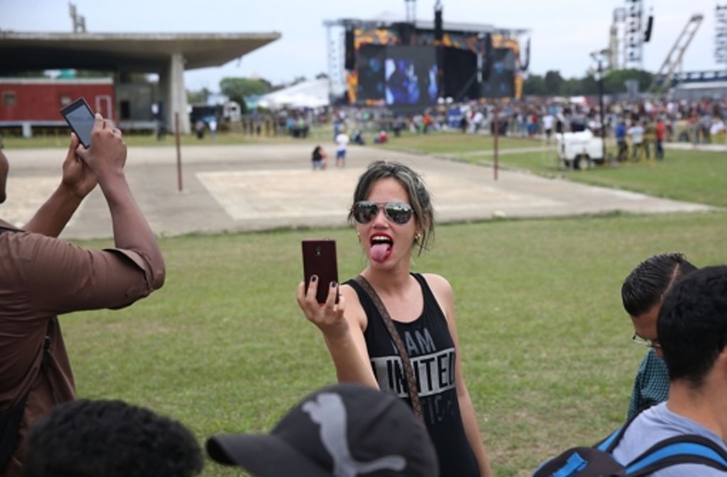 Selfie mit ausgestreckter Zunge: Das Markenzeichen der Stones war auch auf Kuba ein gern gewähltes Fotomotiv.