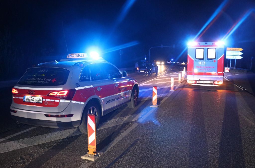 Bei einem schweren Unfall bei Winnenden hat eine Autofahrerin einen Motorradfahrer übersehen.