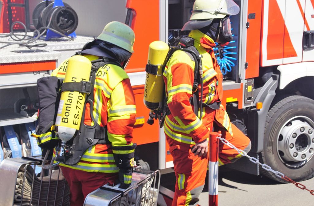 Als die Feuerwehr Filderstadt, die mit 66 Mann und 14 Fahrzeugen ausrückte, nur wenig später vor Ort war, ...