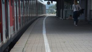 Bahnhof Kornwestheim: Fahrgast im Gesicht verletzt