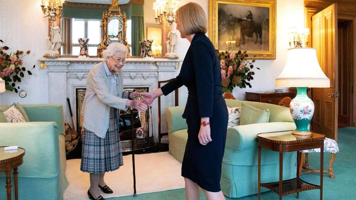 Liz Truss übernimmt die Macht: Ein Händedruck der Queen