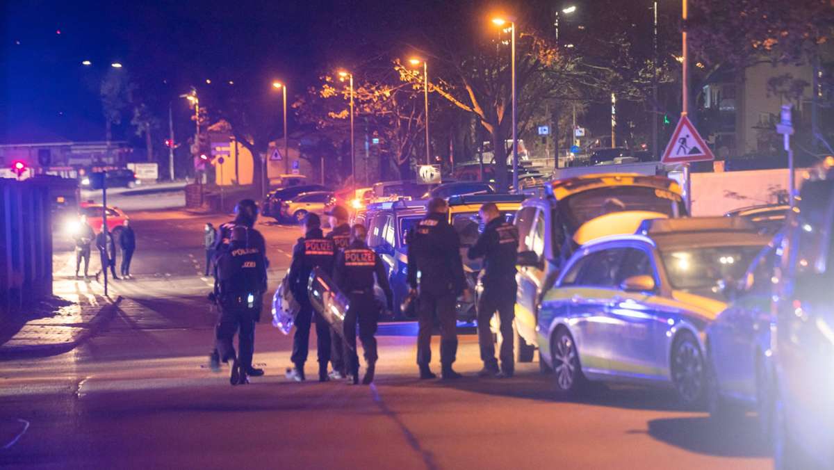 Attacke in Stuttgart Bad Cannstatt: 33-Jähriger wirft mit Dachziegeln um sich – Sechs Verletzte