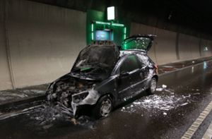 Auto brennt im Heslacher Tunnel