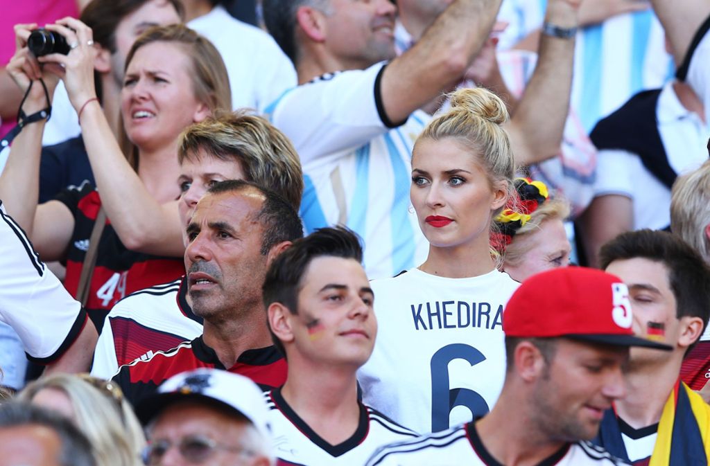 Hier fiebert Lena Gercke bei der Fußball-WM in Brasilien 2014 für die deutsche Nationalmannschaft.