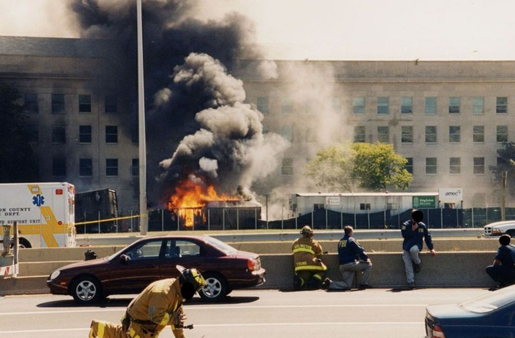 Eines der vier entführten Flugzeuge stürzte am 11. September 2001 in das Verteidigungsministerium, dem Pentagon in Washington D.C.