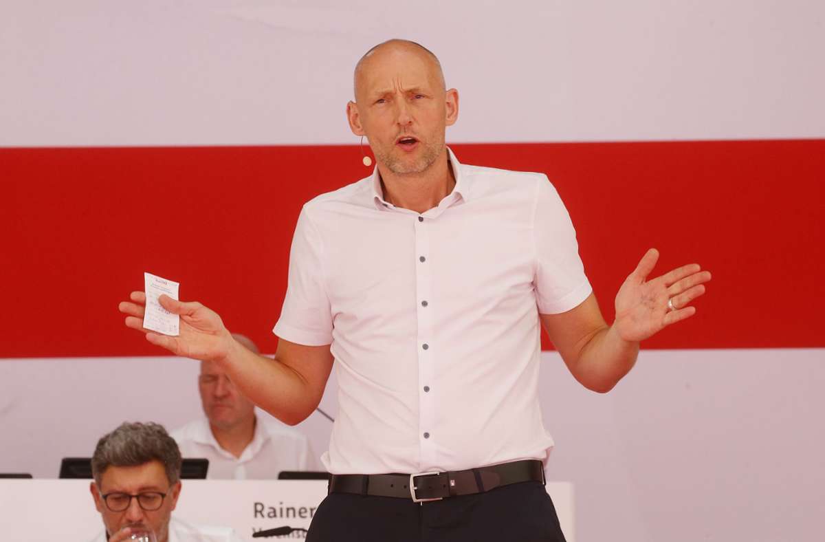 Präsidiumsmitglied Riethmüller präsentierte positive e.V.-Zahlen.