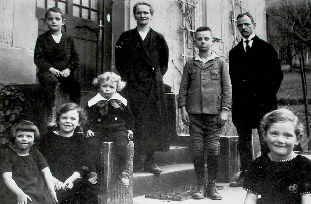 Die Scholls 1925: Sophie, Hans, Inge, Werner, Mutter Magdalena, Ernst, Vater Robert und Elisabeth (von links)