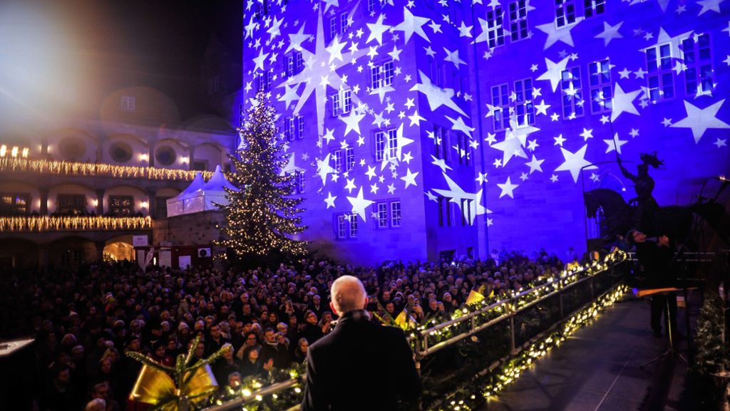 Stuttgarter Weihnachtsmarkt eröffnet: Der Schlossplatz strahlt unter 40.000 Lampen