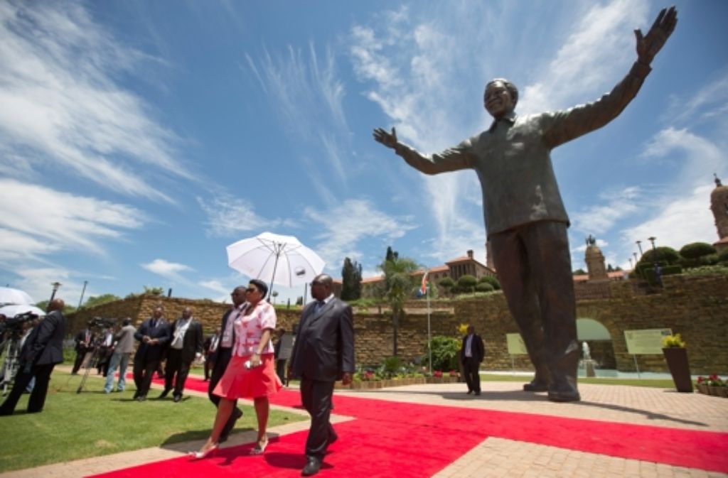 Sie ist gigantisch - in Pretoria wurde eines Statue des verstorbenen Präsidenten Nelson Mandela enthüllt.