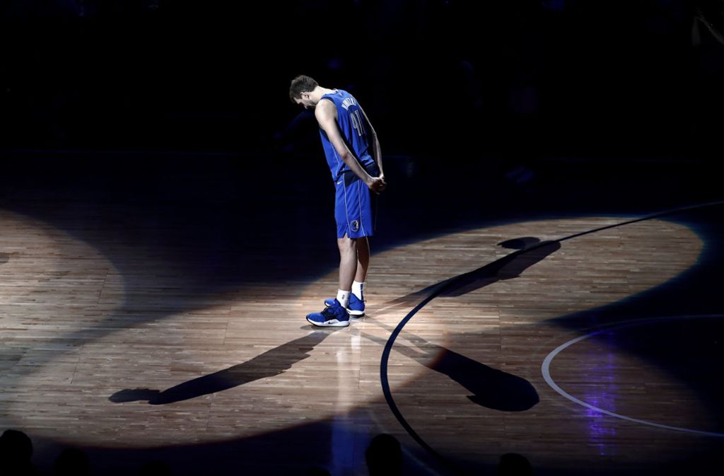 Goodbye, Dirkules: Basketball-Superstar Dirk Nowitzki verabschiedete sich im April in einer hoch emotionalen Feierstunde von den Fans der Dallas Mavericks und von der großen Bühne des Sports.