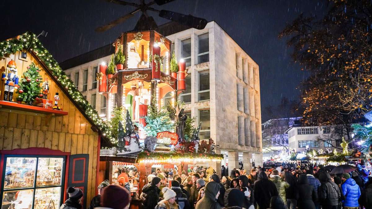 Stuttgarter Weihnachtsmarkt: „Beleuchten nur die Glühweinstände“ – Frust über Öffnungszeiten groß