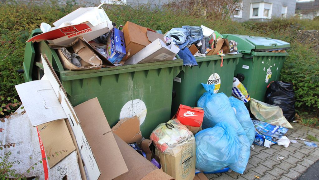 Vonovia-Haus  in Stuttgart-Birkach: Wild abgelagerter Müll verärgert Anwohner