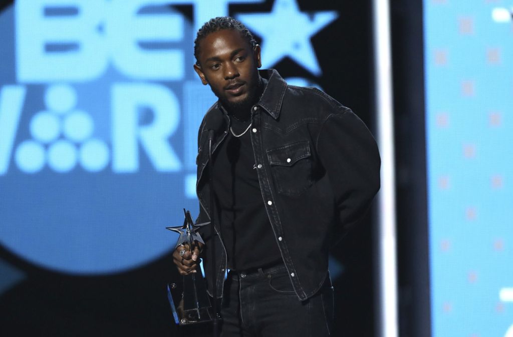 US-Rapper Kendrick Lamar wird als bester männlicher HipHop-Künstler ausgezeichnet.