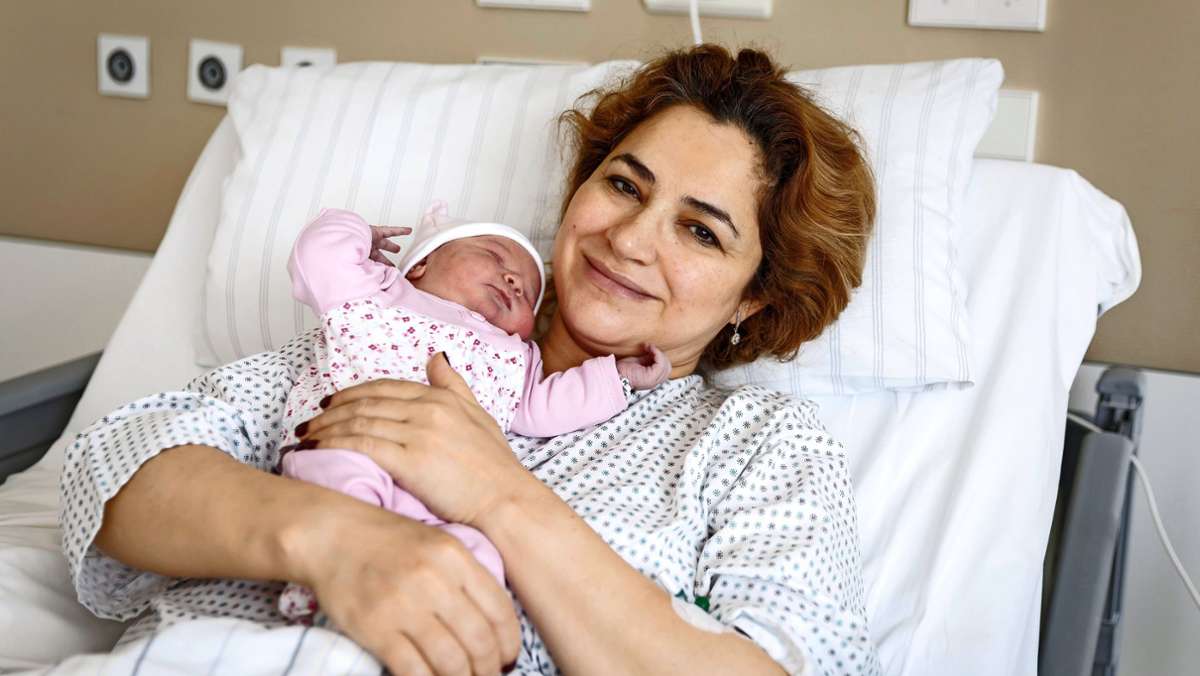Geburten zum   Jahreswechsel: Roja heißt das erste Baby 2023 im Stuttgarter Klinikum