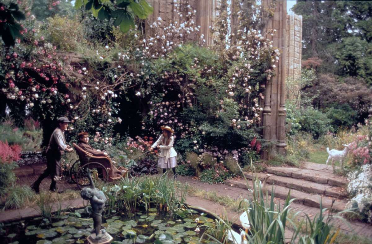 Verwunschene Gartenszenerie im Film „The Secret Garden“ von 1993.