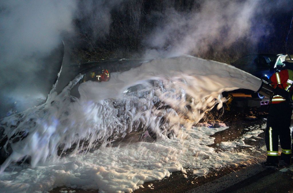 Der Wagen stand in Flammen.