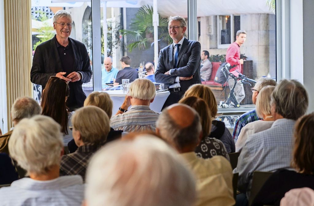 Muntere Debatte: Michael Kienzle (links) und Joachim Dorfs Foto: Lichtgut/Achim Zweygarth