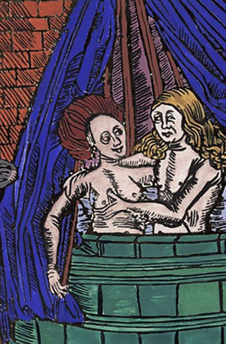 Weil im Mittelalter die amourösen Eskapaden überhandnahmen, wurde das gemeinsame Baden von Männern und Frauen verboten.