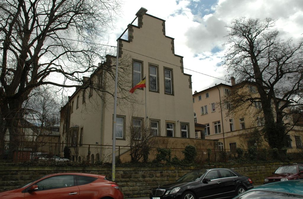 Das markante Gebäude links neben dem heutigen Verwaltungsgebäude der Waldorfschule gehört einer Burschenschaft.