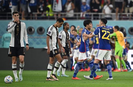 Großer Frust bei den deutschen Nationalspielern nach der Pleite gegen Japan Foto: AFP/Philip Fong