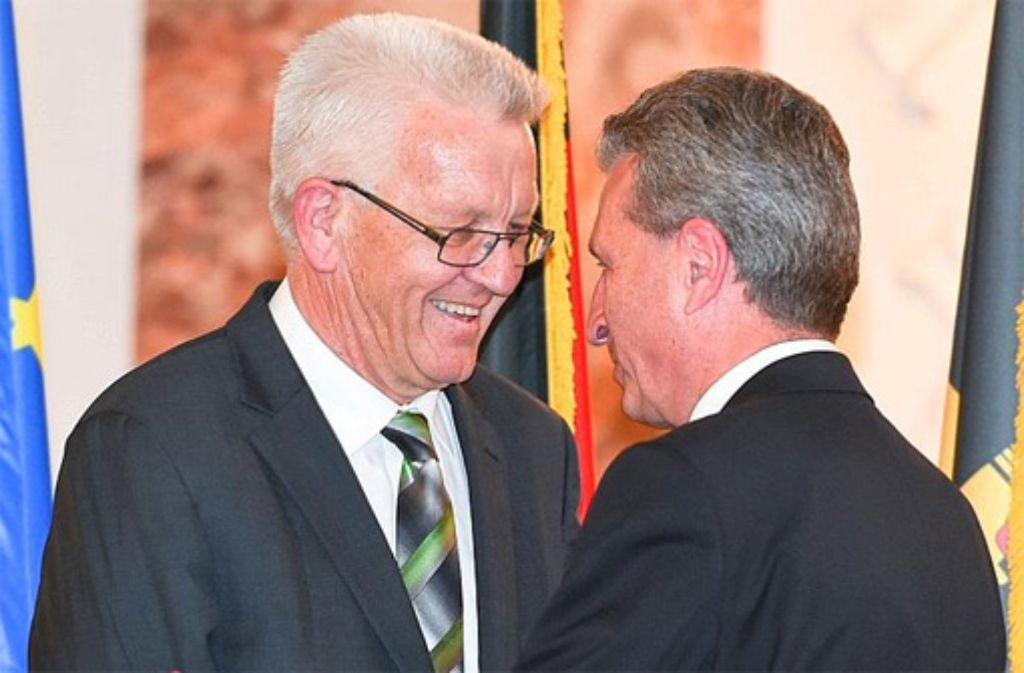 Günter Oettinger (rechts) hat seine CDU davor gewarnt, einen persönlichen Wahlkampf gegen Winfried Kretschmann zu betreiben. Foto: dpa