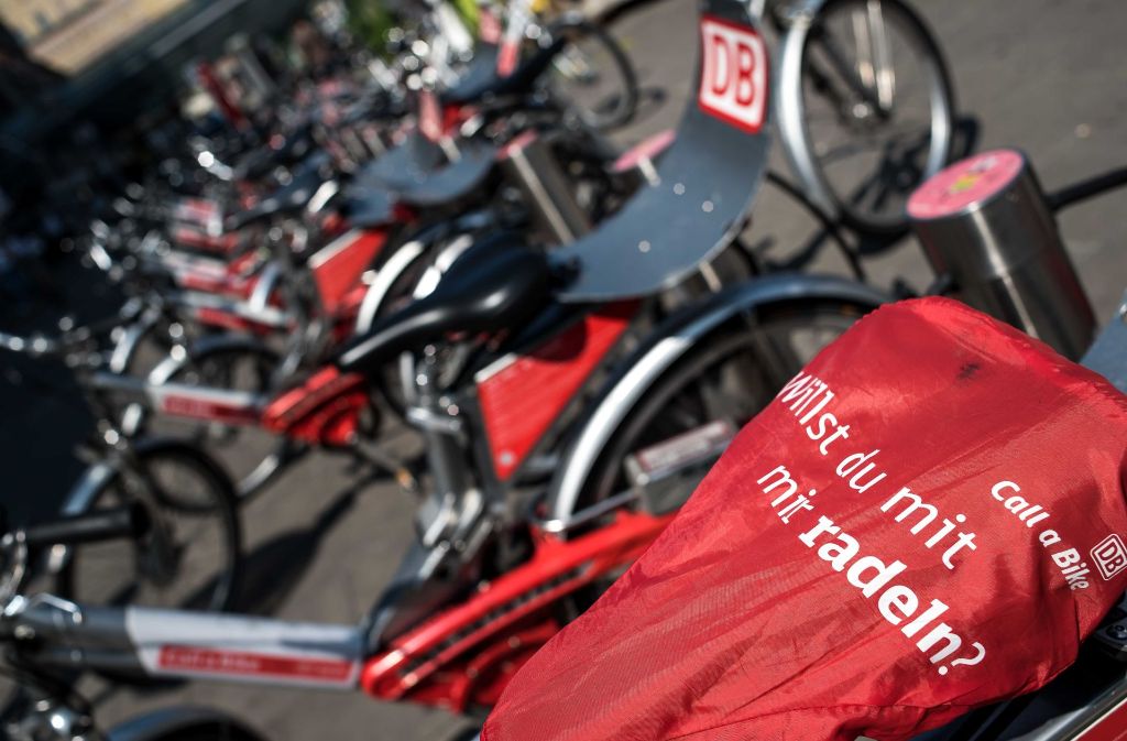 Für die E-Fahrräder von Call a Bike zahlen Nutzer 12 Cent ab der ersten Minute oder maximal 22,50 Euro als Tagespreis (24 Stunden). Für Bahn-Card-Inhaber, Studenten und Senioren ab 65 Jahren reduziert sich der Tagespreis auf 16,50 Euro.