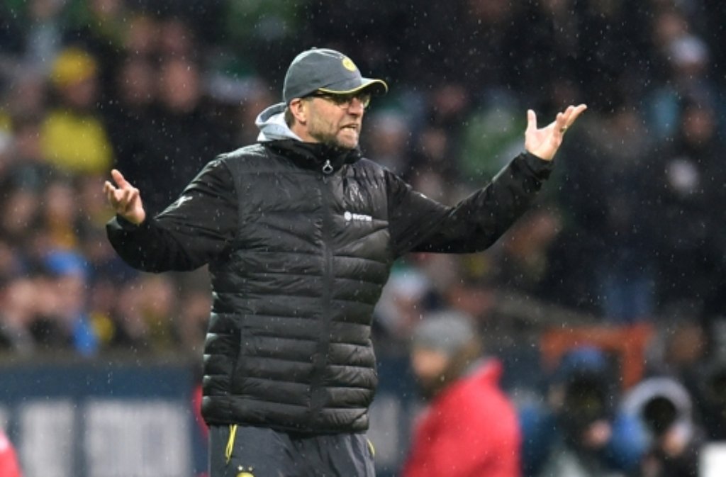 "Ich stehe voll in der Verantwortung. Ich werde nicht einfach hinwerfen und mir das Ganze aus der Distanz angucken, was die Jungs so treiben." Dortmunds Trainer Jürgen Klopp nach dem 1:2 am Samstag bei Werder Bremen.